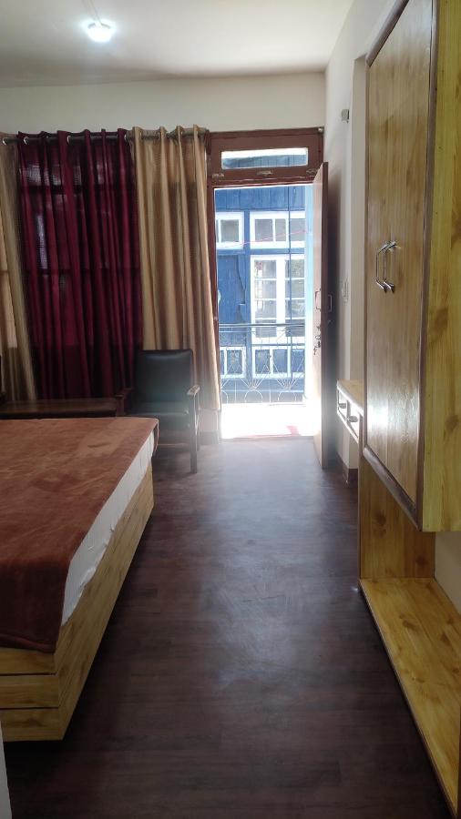 The Prasher Lodge Mall Road Manali Extérieur photo