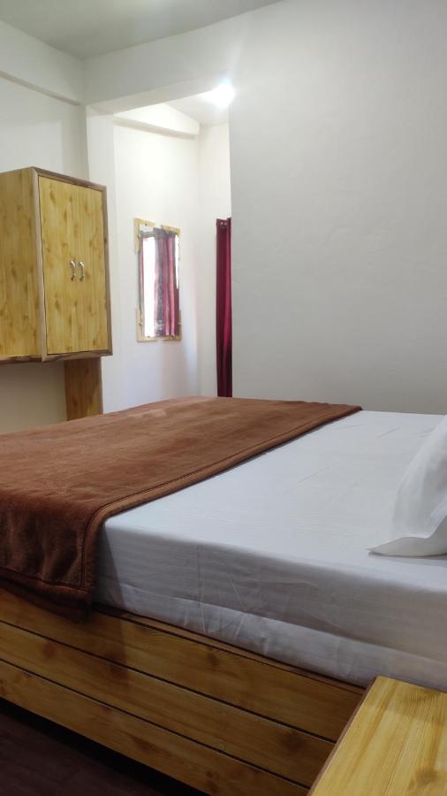 The Prasher Lodge Mall Road Manali Extérieur photo