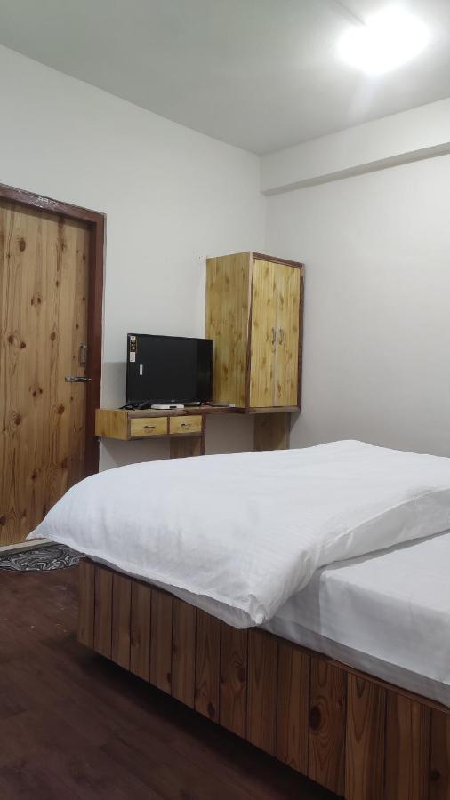 The Prasher Lodge Mall Road Manali Extérieur photo