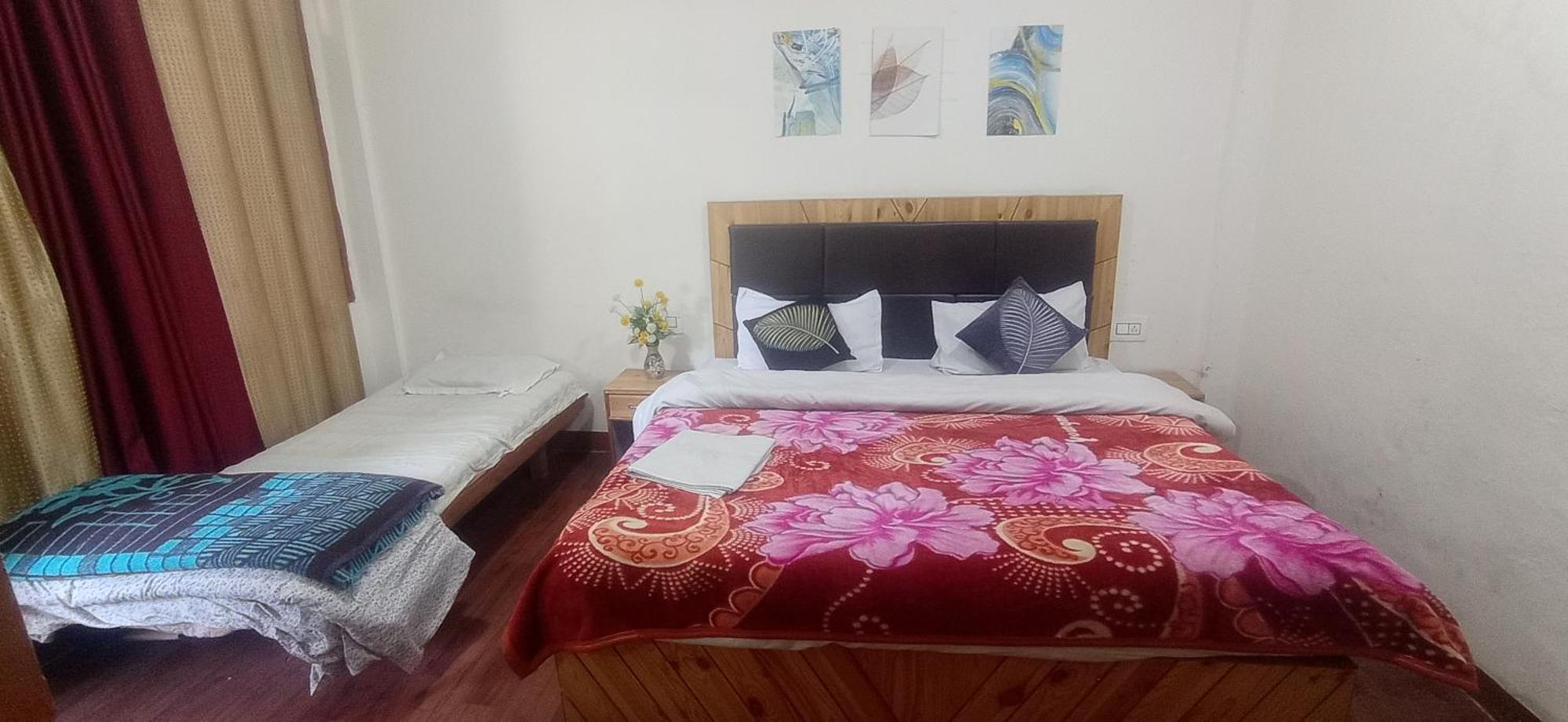 The Prasher Lodge Mall Road Manali Extérieur photo