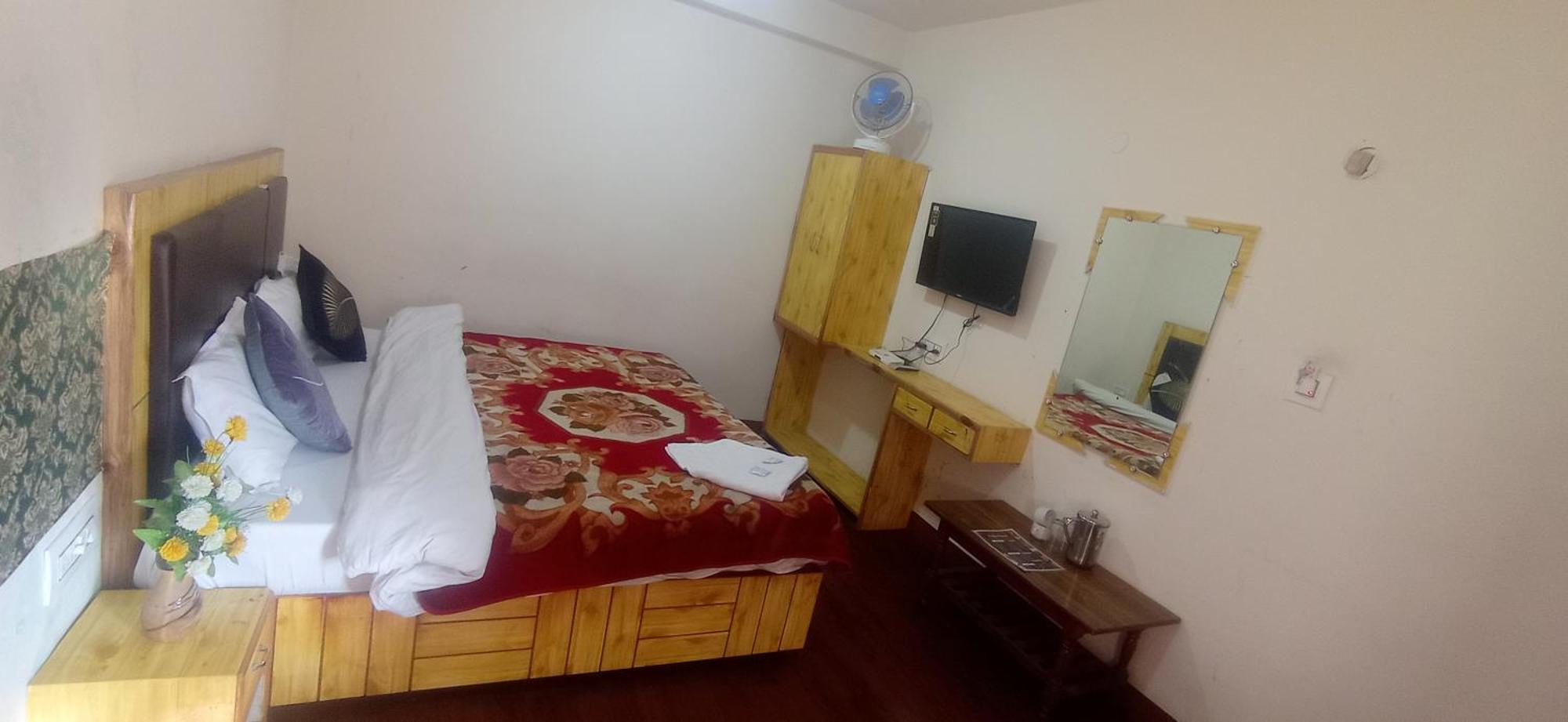 The Prasher Lodge Mall Road Manali Extérieur photo