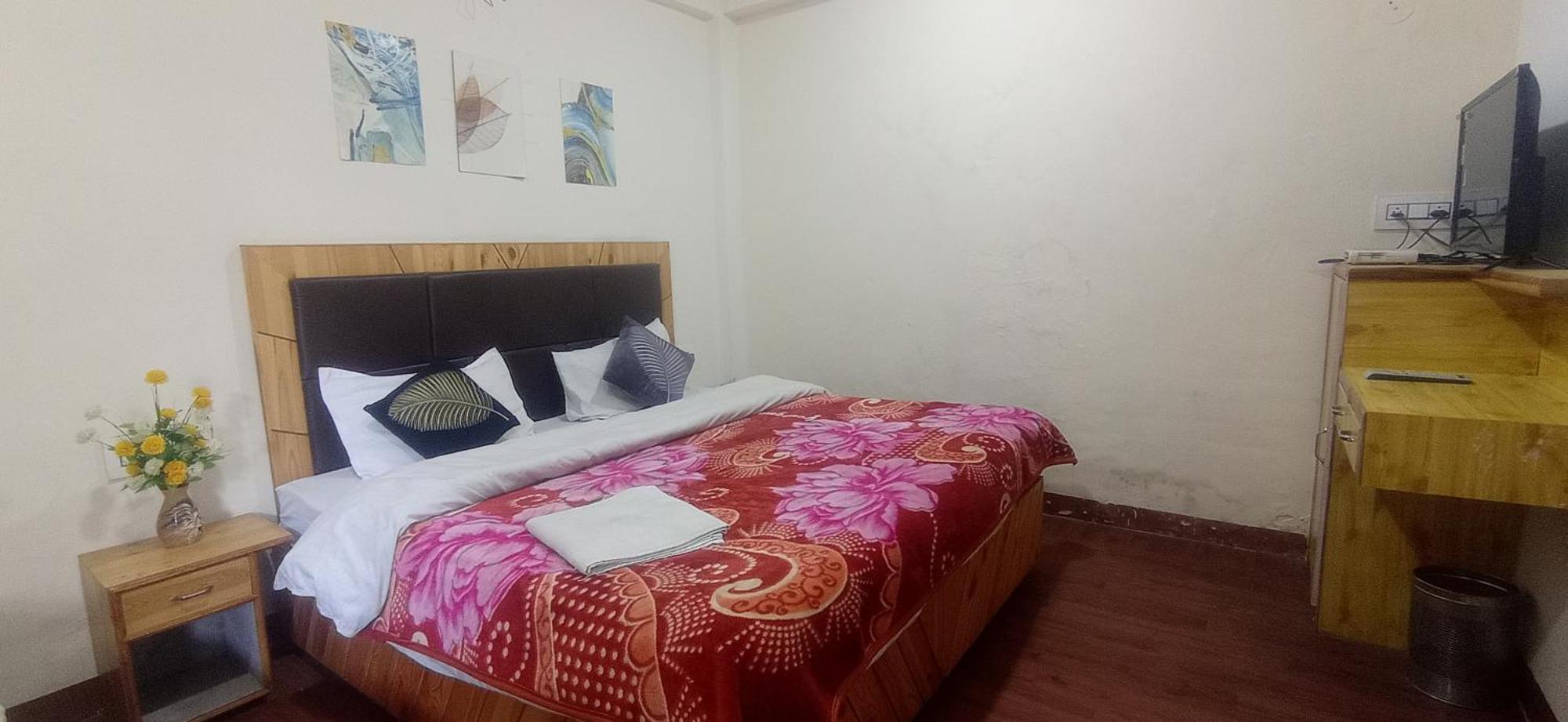 The Prasher Lodge Mall Road Manali Extérieur photo