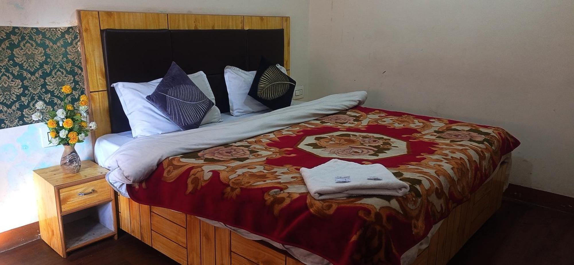 The Prasher Lodge Mall Road Manali Extérieur photo