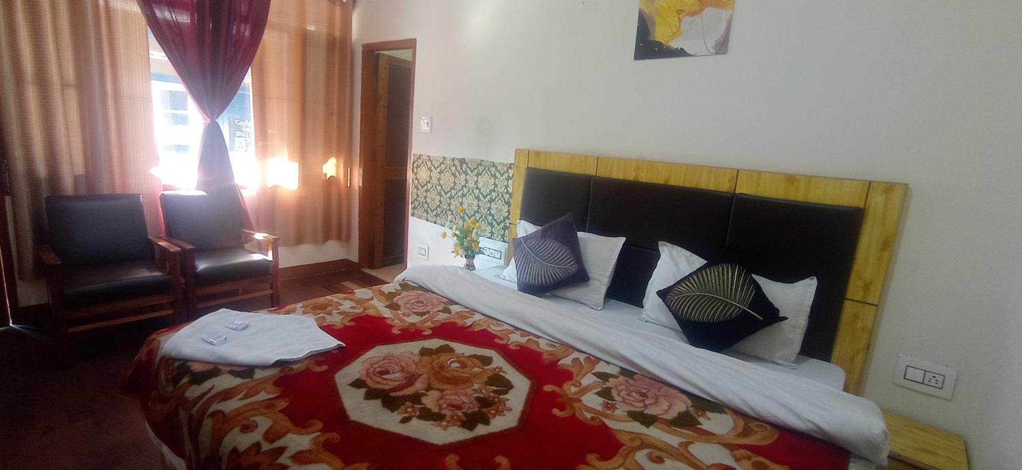The Prasher Lodge Mall Road Manali Extérieur photo