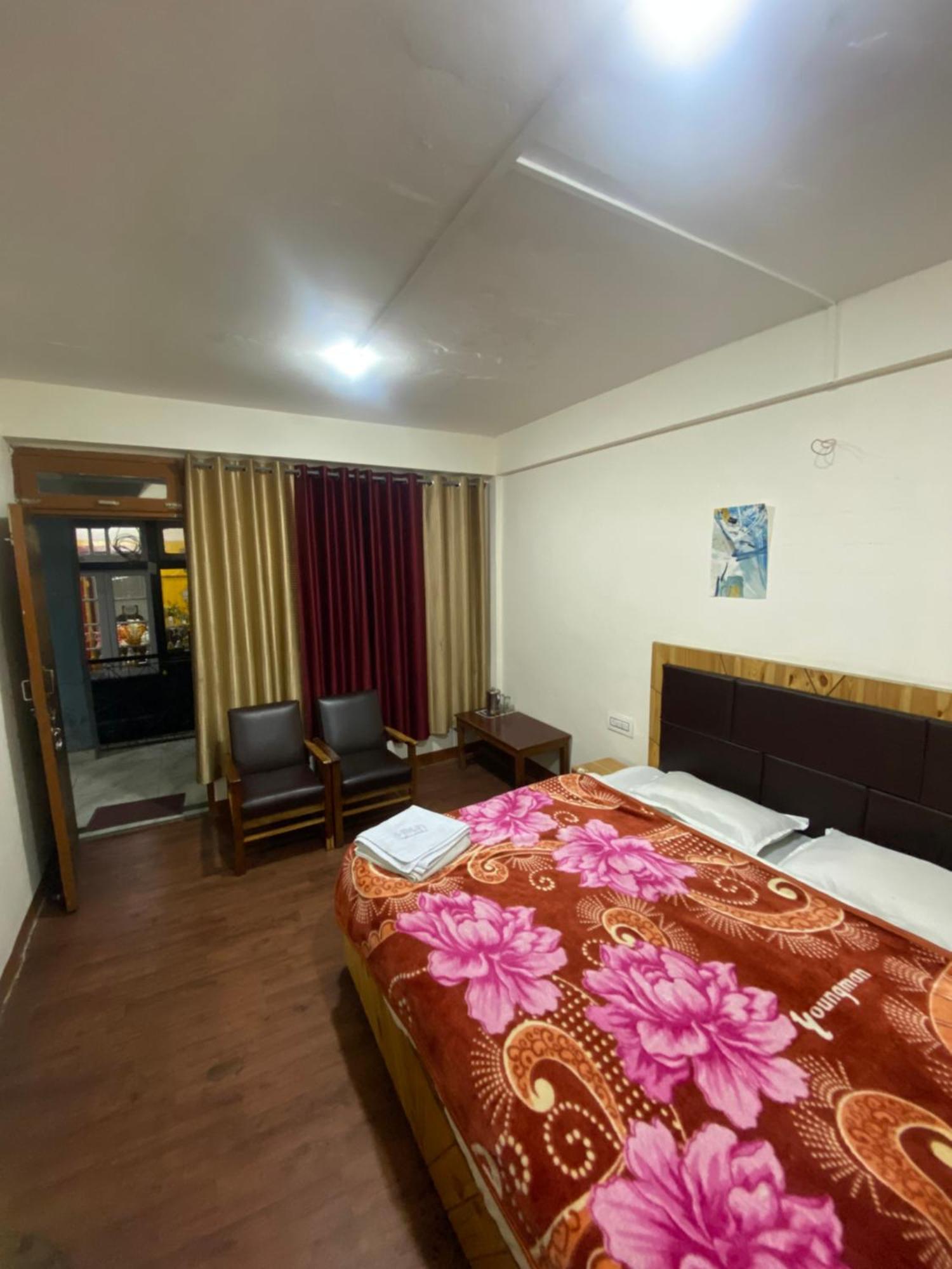 The Prasher Lodge Mall Road Manali Extérieur photo