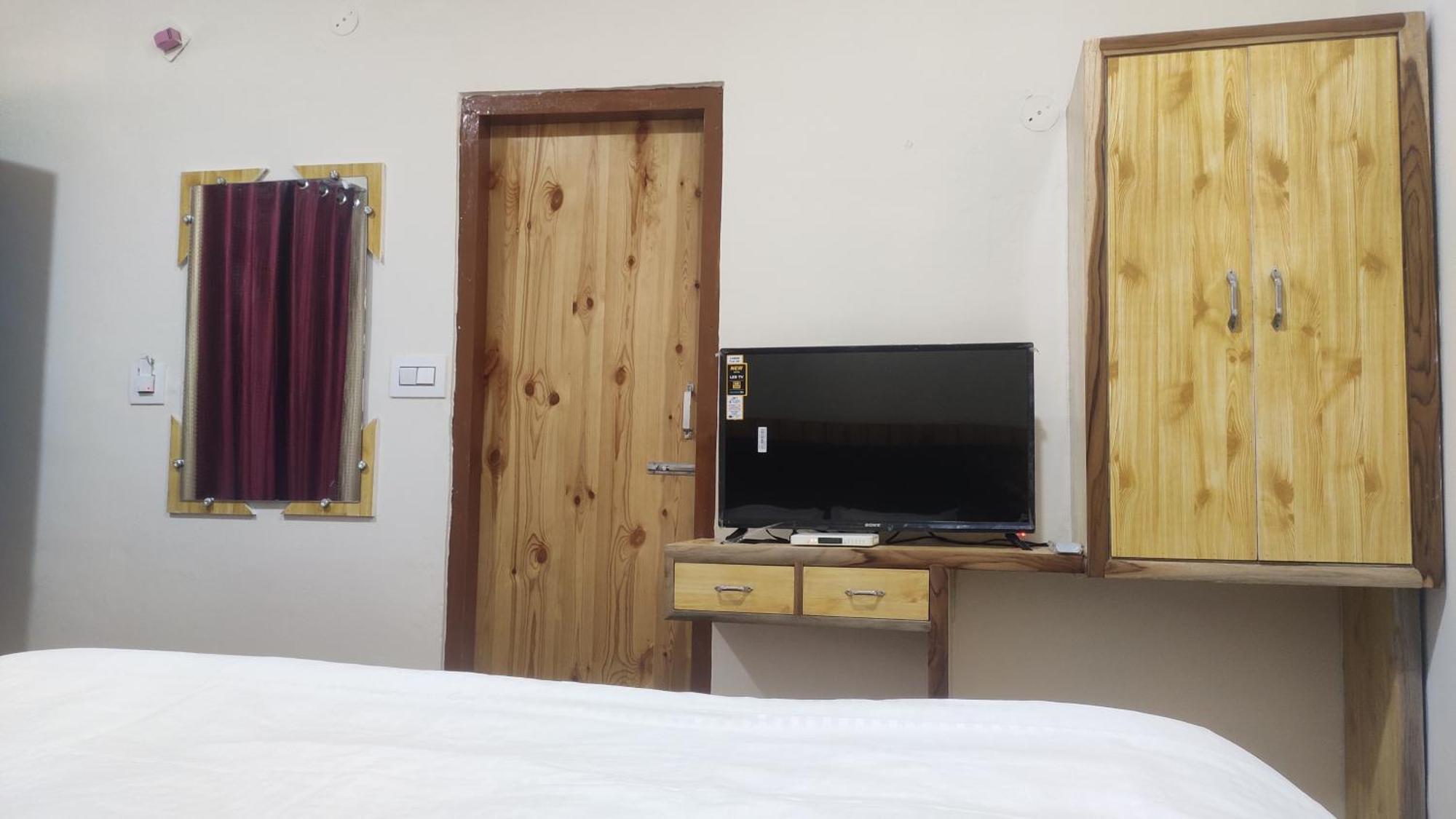 The Prasher Lodge Mall Road Manali Extérieur photo