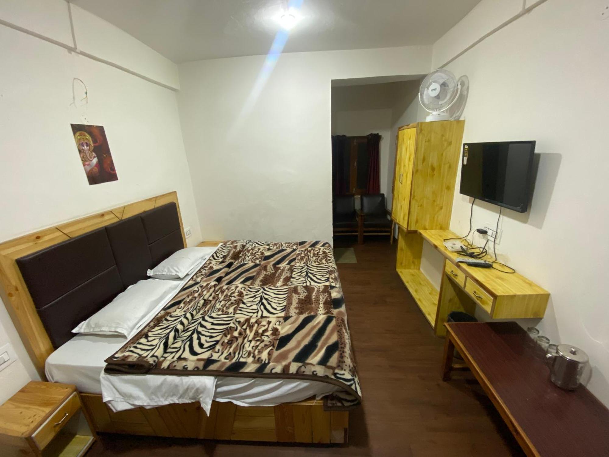 The Prasher Lodge Mall Road Manali Extérieur photo
