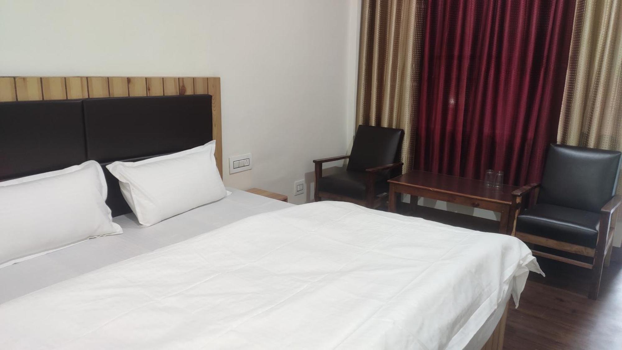 The Prasher Lodge Mall Road Manali Extérieur photo